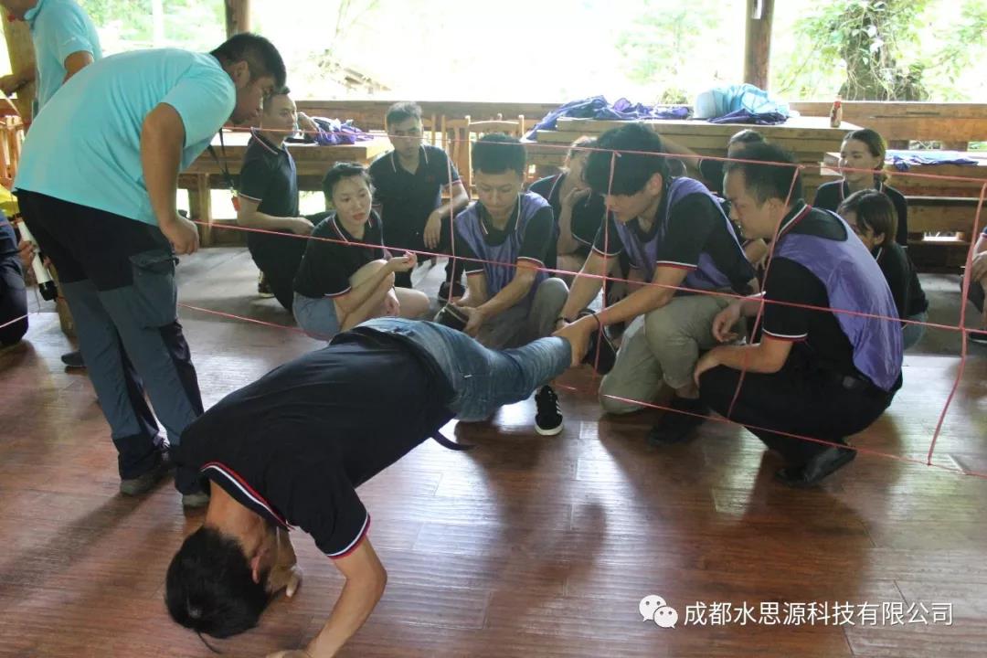 水思源——“鑄造優(yōu)秀團(tuán)隊(duì)，共創(chuàng)企業(yè)輝煌”