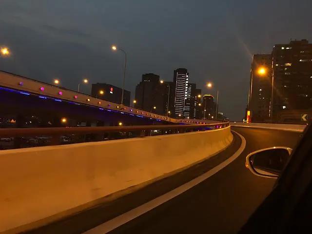 “如果不認(rèn)命，那就去拼命”這就是“水思源的姑娘”